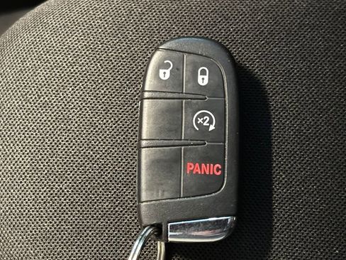 Used 2018 Jeep Renegade Latitude w/ Cold Weather Group image 19