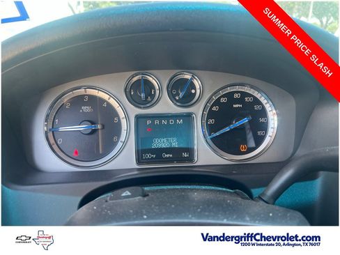 Used 2010 Cadillac Escalade ESV Premium RWD image 16