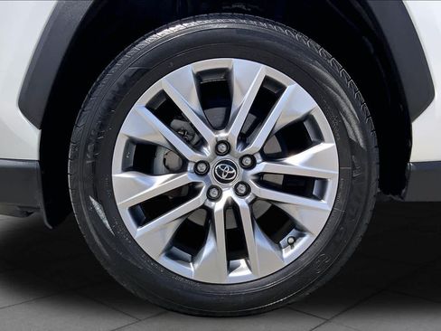 Used 2019 Toyota RAV4 Limited FWD image 11