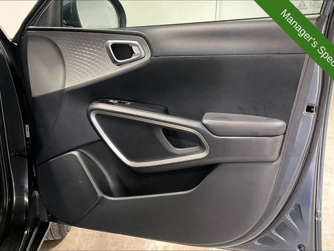 Used 2025 Kia Soul LX w/ LX Technology Package FWD image 22