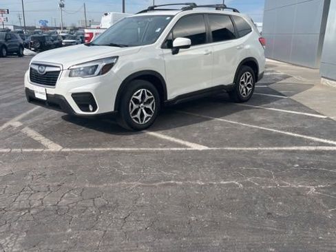 Used 2021 Subaru Forester Premium image 2