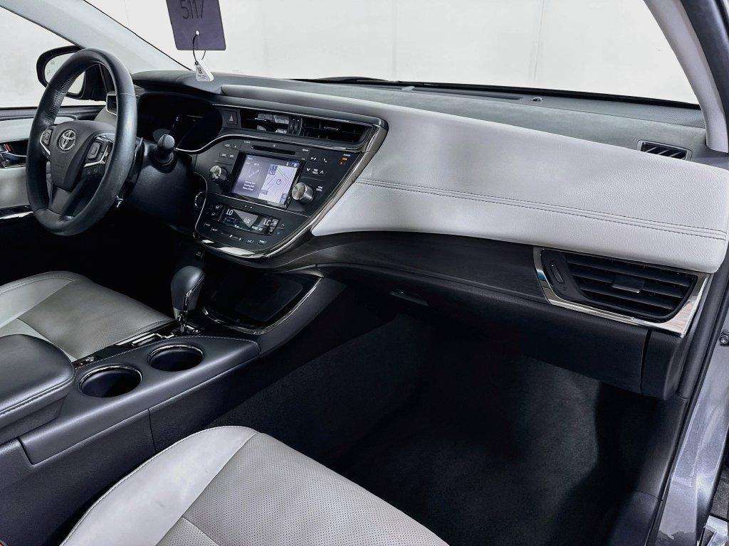 Used 2018 Toyota Avalon Limited FWD image 36