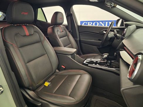 Used 2024 Chevrolet Trax RS w/ Sunroof Package image 30