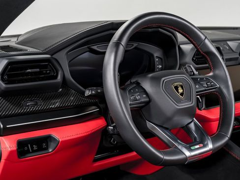 Used 2025 Lamborghini Urus SE image 14