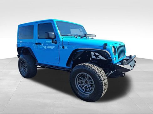 Used 2017 Jeep Wrangler Sahara AWD/4WD image 7