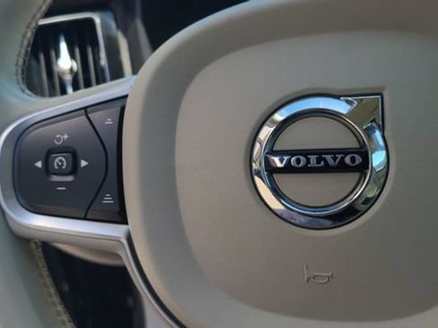 Used 2021 Volvo XC60 T6 Momentum w/ Protection Package Premier AWD/4WD image 17