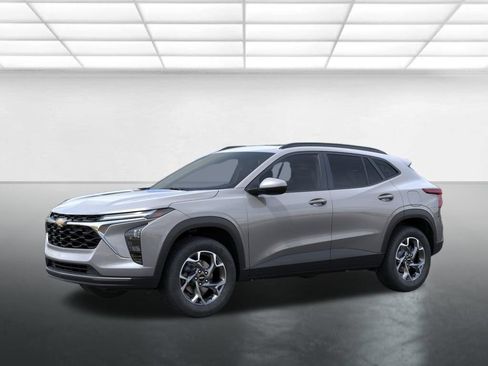 New 2026 Chevrolet Trax LT w/ Sunroof Package FWD image 2