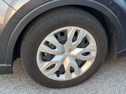 Used 2019 Toyota C-HR LE image 3