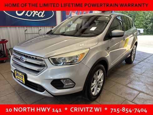 Used 2017 Ford Escape SE w/ SE Cold Weather Package AWD/4WD image 3