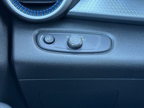 Used 2025 Chevrolet Trax LS image 29