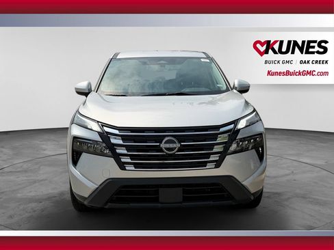 Used 2024 Nissan Rogue SV AWD/4WD image 2