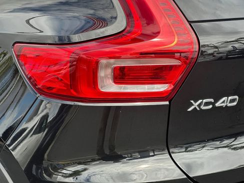 Certified 2025 Volvo XC40 B5 Plus AWD/4WD image 26