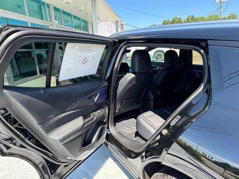 New 2025 Chevrolet Equinox EV LT w/ Convenience Package II FWD image 17