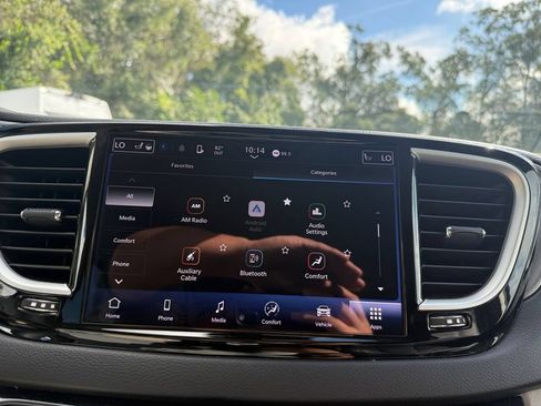 Used 2024 Chrysler Pacifica Touring-L FWD image 31