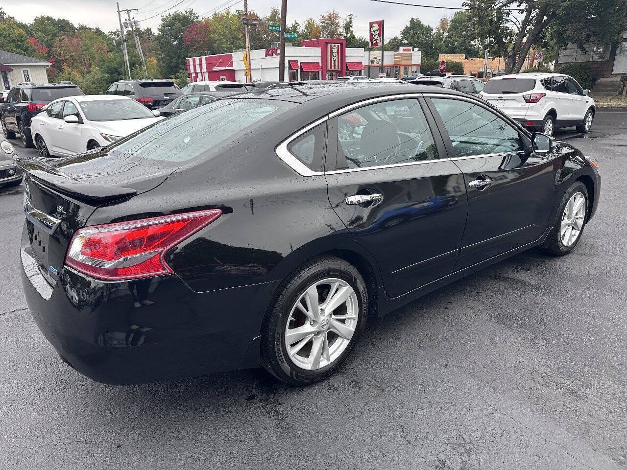 Used 2013 Nissan Altima 2.5 SL w/ 2.5 Moonroof Pkg FWD image 4