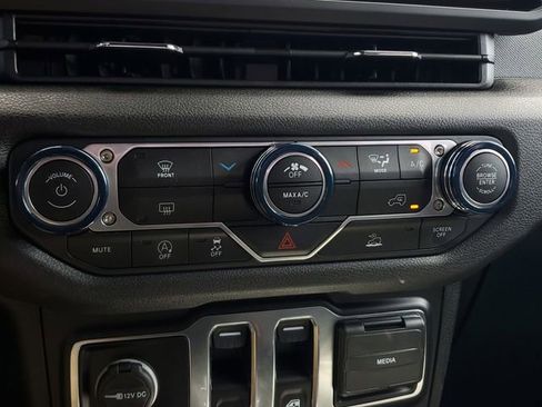 Certified 2025 Jeep Wrangler Sport image 27