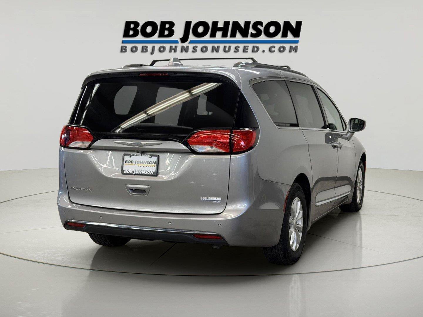 Used 2018 Chrysler Pacifica Touring-L FWD image 10