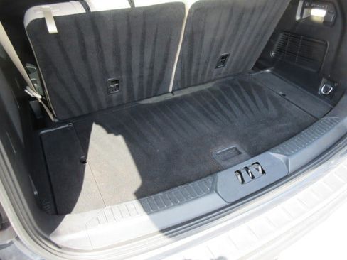 Used 2022 Ford Explorer Limited w/ Equipment Group 301A RWD image 18