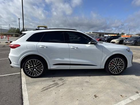 New 2026 Audi SQ5 Prestige image 8