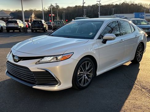 Used 2023 Toyota Camry XLE image 7