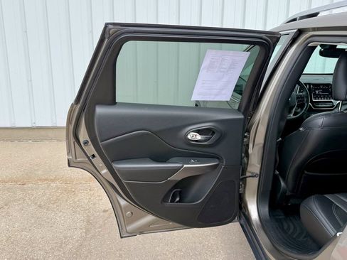 Used 2019 Jeep Cherokee Limited AWD/4WD image 15