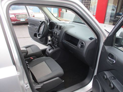 Used 2010 Jeep Patriot Sport FWD image 23