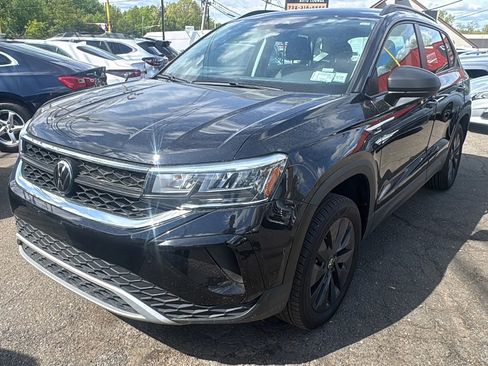 Used 2024 Volkswagen Taos S FWD image 1