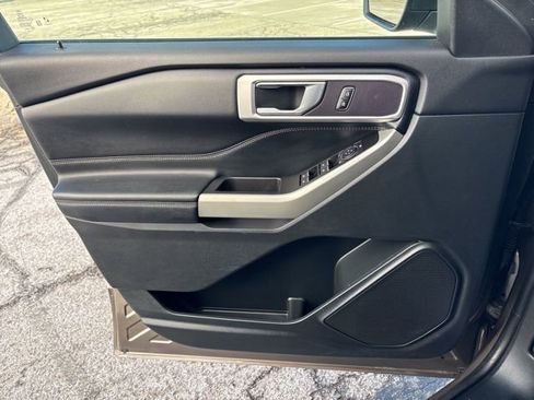 Used 2021 Ford Explorer XLT image 24