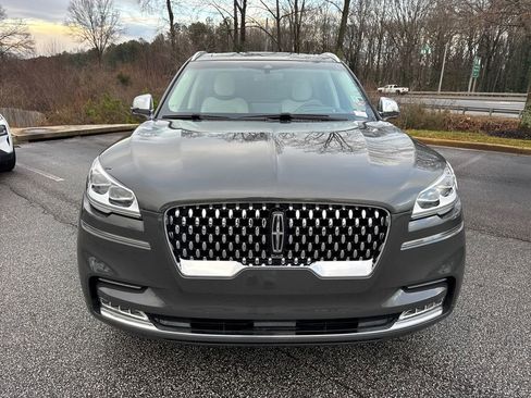 Used 2021 Lincoln Aviator Black Label w/ Class IV Trailer Tow Package image 2