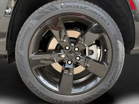 New 2026 Land Rover Defender 130 X-Dynamic SE AWD/4WD image 11