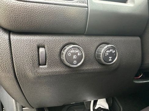 Used 2017 GMC Canyon SLE AWD/4WD image 18