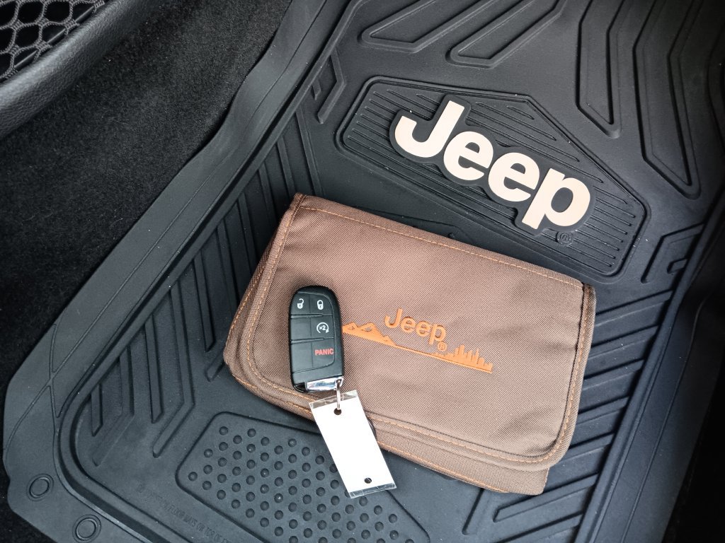 Used 2018 Jeep Compass Limited w/ Safe & Security Group AWD/4WD image 39