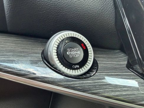Used 2022 Jeep Wagoneer Series III AWD/4WD image 25