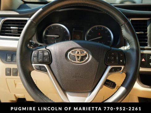 Used 2018 Toyota Highlander Limited FWD image 19