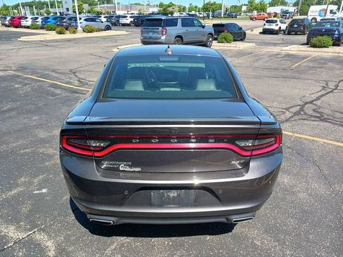 Used 2017 Dodge Charger SXT w/ AWD Plus Group image 4