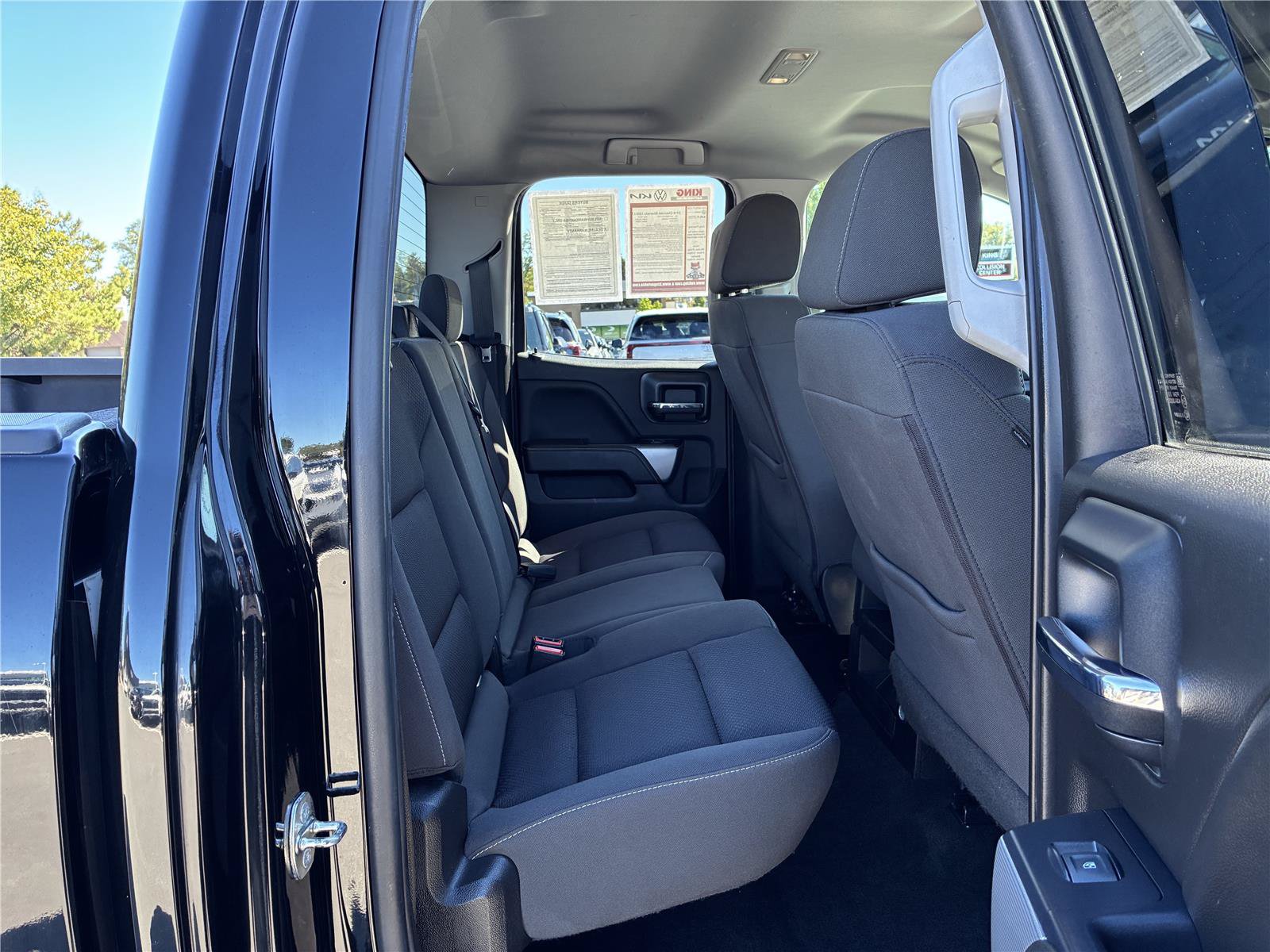 Used 2018 Chevrolet Silverado 1500 LT w/ Midnight Edition AWD/4WD image 17