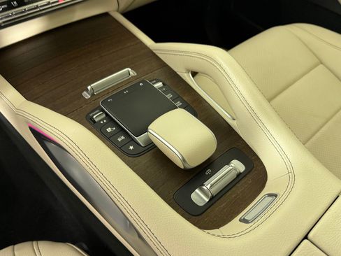 Used 2022 Mercedes-Benz GLS 450 4MATIC image 16