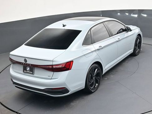 Used 2025 Volkswagen Jetta SE image 22
