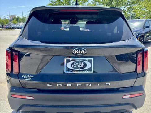 Used 2021 Kia Sorento LX image 4