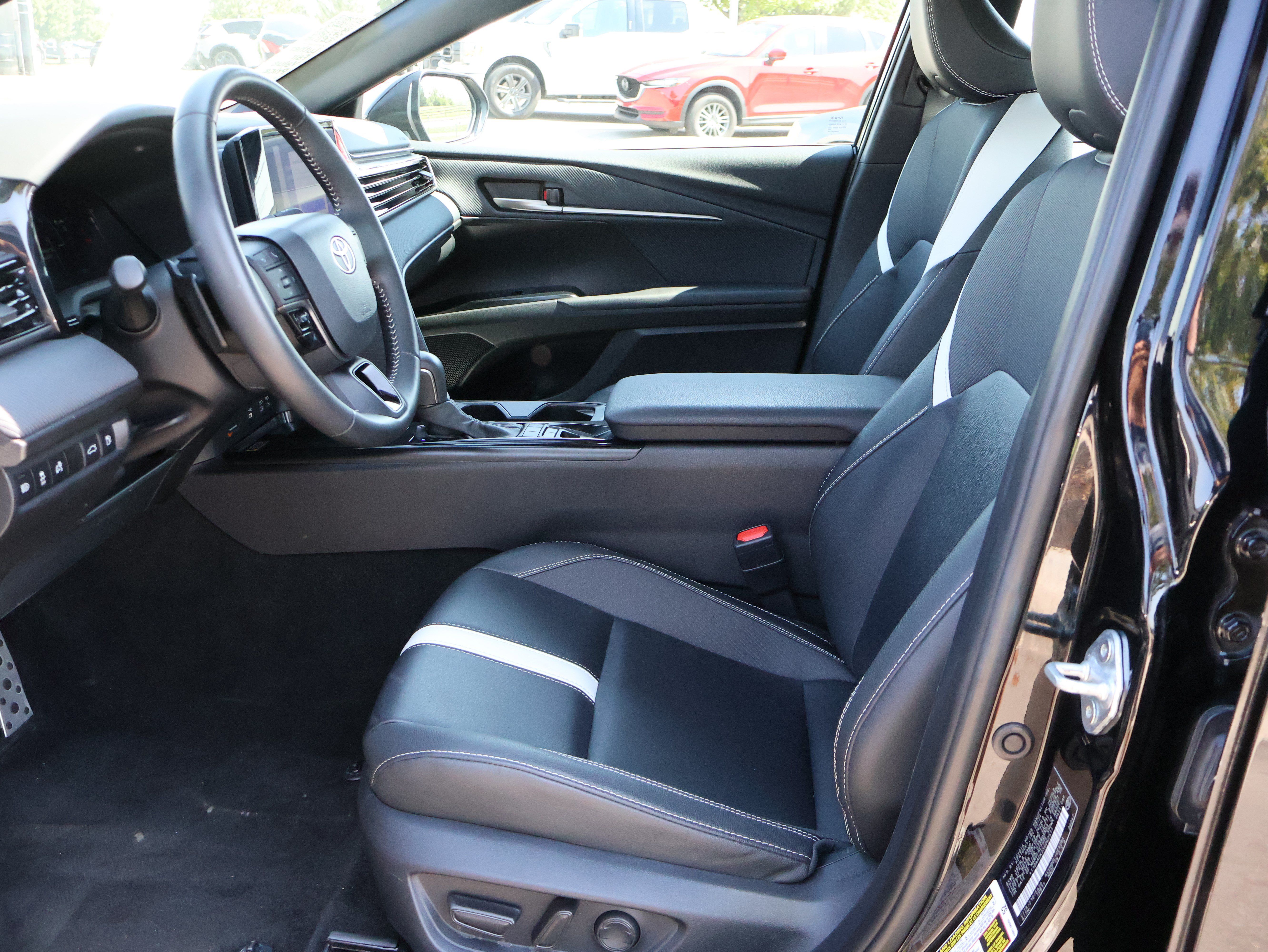 Used 2025 Toyota Camry SE FWD image 15
