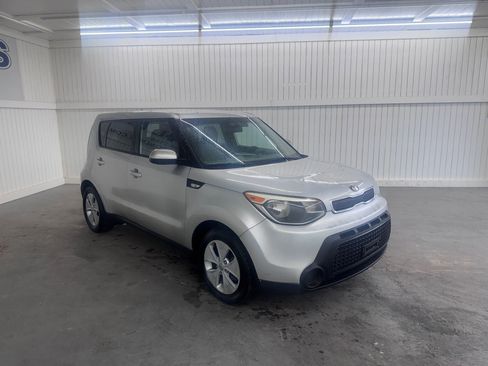 Used 2014 Kia Soul FWD image 3