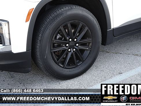 Used 2023 Chevrolet Traverse LT FWD image 9