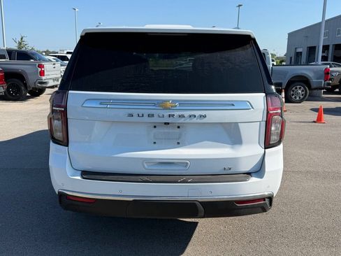 Used 2021 Chevrolet Suburban LT AWD/4WD image 17