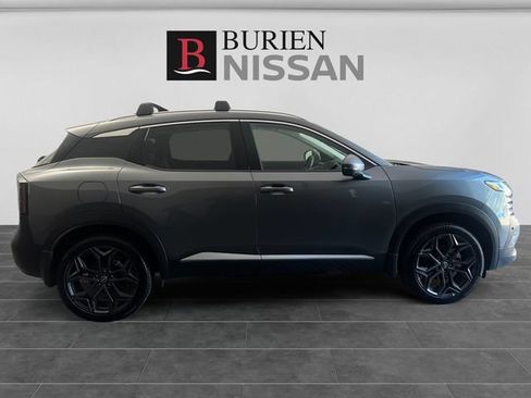 Used 2025 Nissan Kicks SR AWD/4WD image 6