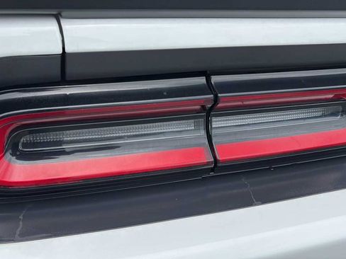 Used 2018 Dodge Challenger SRT Hellcat RWD image 11