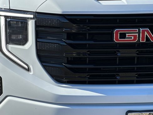 Used 2023 GMC Sierra 1500 Elevation image 43