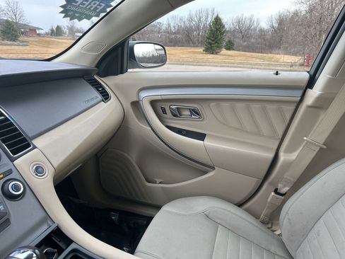 Used 2019 Ford Taurus SE image 29