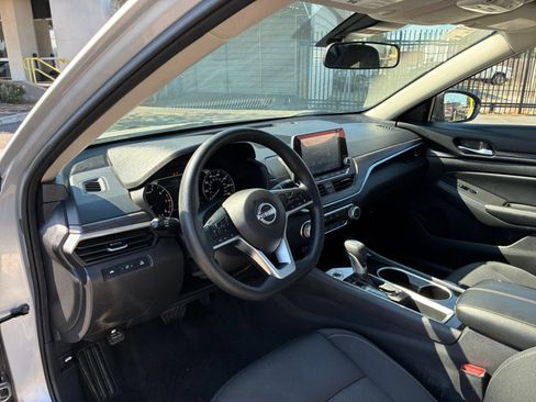 Used 2024 Nissan Altima 2.5 SV FWD image 34