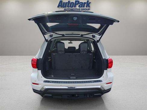 Used 2017 Nissan Pathfinder Platinum w/ Midnight Edition Package image 9