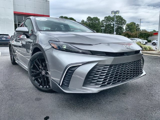Used 2026 Toyota Camry SE FWD image 2